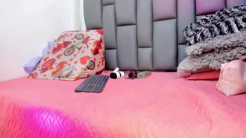 karol  online 2pm until 830 online show from January 2025 07:44:02 PM