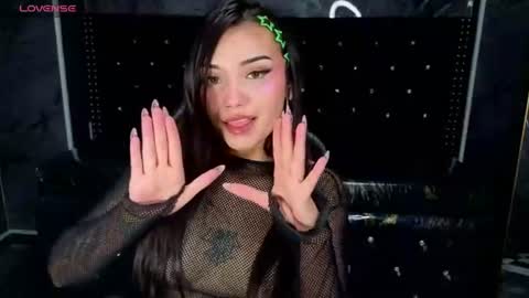 Snapshot of daphne_nicole_b chatting on June 2026 01:04:02 PM daphne_nicole_b online show from June 2026 01:04:02 PM
