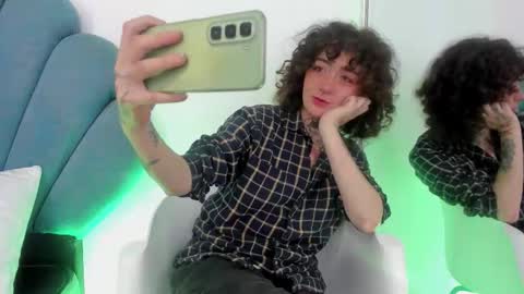 DaphneBlunt online show from October 2025 01:36:03 PM