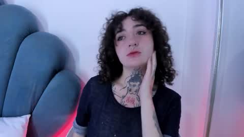 DaphneBlunt online show from November 2025 01:44:01 PM