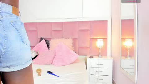 Snapshot of daphnelloyd chatting on December 2024 02:16:01 AM Daphne online show from December 2024 02:16:01 AM