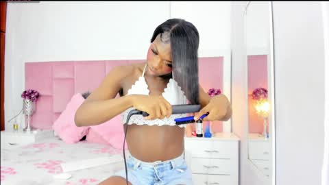 Snapshot of daphnelloyd chatting on January 2025 07:53:02 PM Daphne online show from January 2025 07:53:02 PM