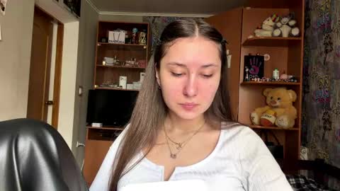 Snapshot of daphnelumbard chatting on April 2026 10:19:01 AM Poly online show from April 2026 10:19:01 AM