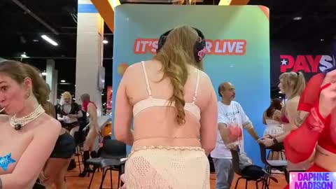 Snapshot of daphnemadison chatting on April 2026 07:41:01 PM Daphne Madison online show from April 2026 07:41:01 PM