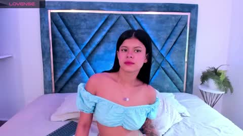 Daphne online show from February 2025 12:02:02 PM