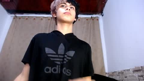 Snapshot of darasweet20 chatting on April 2026 10:40:02 PM DARA online show from April 2026 10:40:02 PM