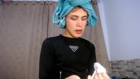 Snapshot of darasweet20 chatting on April 2026 11:53:02 PM DARA online show from April 2026 11:53:02 PM