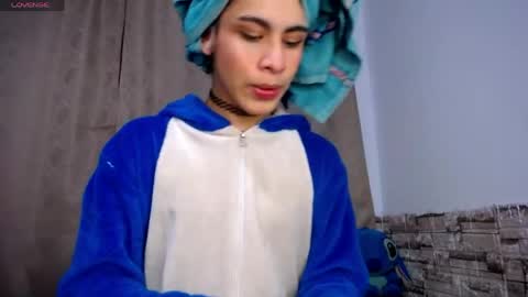 Snapshot of darasweet20 chatting on April 2026 11:38:02 PM DARA online show from April 2026 11:38:02 PM