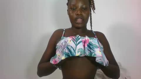 ESTHER online show from February 2026 07:18:01 AM