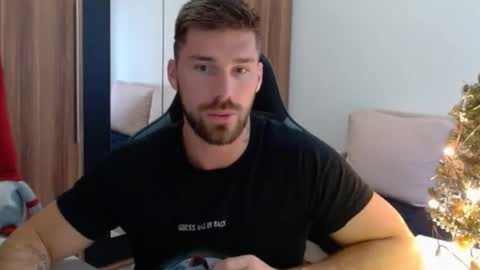 darius_94 online show from December 2025 01:29:01 PM