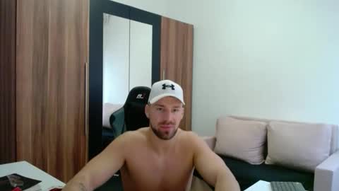 darius_94 online show from February 2026 06:19:02 AM