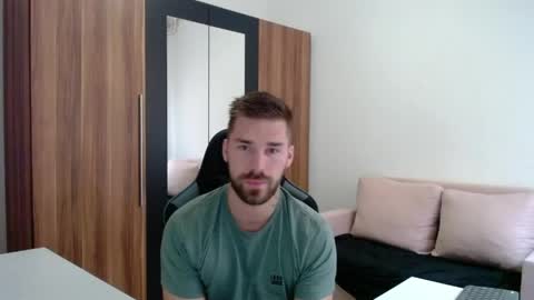 darius_94 online show from June 2026 04:25:01 AM