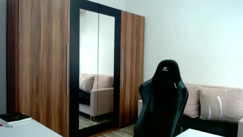 Snapshot of darius_94 chatting on June 2026 06:57:01 AM darius_94 online show from June 2026 06:57:01 AM