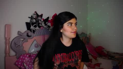 Moony online show from November 2025 06:08:02 AM