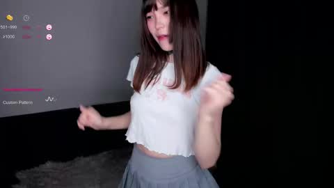 Ester online show from October 2025 04:20:02 PM