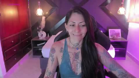 Snapshot of dark_gotica chatting on October 2025 07:13:01 PM M I K A E L A online show from October 2025 07:13:01 PM