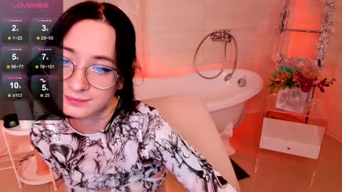 Lola online show from December 2024 01:11:02 PM