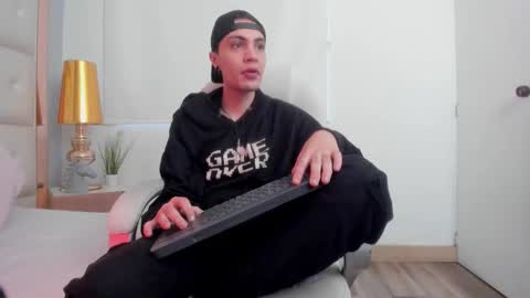 dark_sun333 online show from November 2025 08:08:02 PM