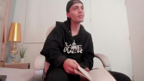 dark_sun333 online show from November 2025 01:41:02 AM