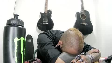 darkclothes online show from December 2024 02:45:02 AM