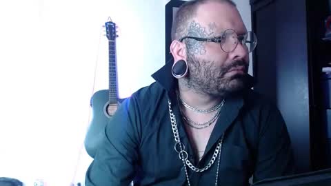 darkclothes online show from February 2025 07:42:02 PM