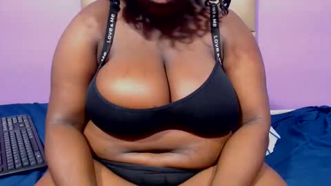 Snapshot of darkgiantmelanin chatting on December 2025 01:27:01 PM darkgiantmelanin online show from December 2025 01:27:01 PM