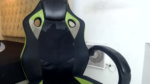 darkknightx01 online show from November 2025 10:25:01 AM