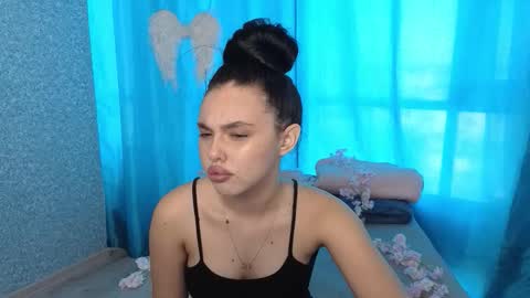 Snapshot of darksirenn chatting on September 2025 10:17:01 AM Layla online show from September 2025 10:17:01 AM