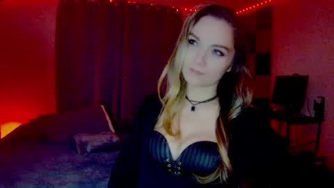 Snapshot of darkskullmistress chatting on September 2025 01:51:02 AM roseredgoddess online show from September 2025 01:51:02 AM