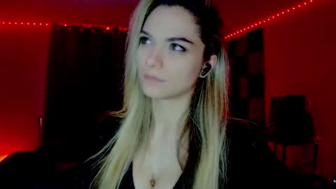 roseredgoddess online show from November 2025 03:41:01 AM