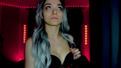 roseredgoddess online show from April 2026 04:46:01 AM