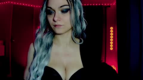 roseredgoddess online show from May 2026 01:57:16 AM