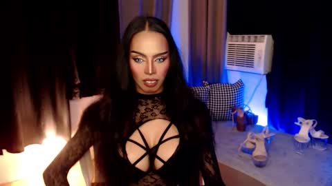 Snapshot of darksoul_mistress chatting on December 2025 11:47:01 AM HAPPY BIRTHDAY MISTRESS MADRIANA online show from December 2025 11:47:01 AM