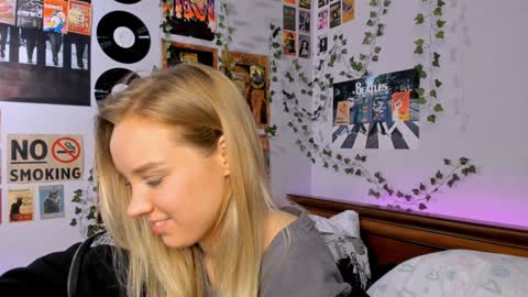 Snapshot of darleneferran chatting on December 2024 03:27:02 AM lina online show from December 2024 03:27:02 AM