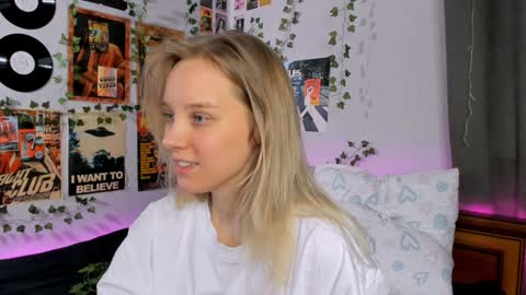 Snapshot of darleneferran chatting on December 2024 08:40:02 PM lina online show from December 2024 08:40:02 PM