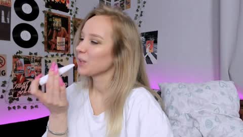 Snapshot of darleneferran chatting on December 2024 03:09:01 AM lina online show from December 2024 03:09:01 AM