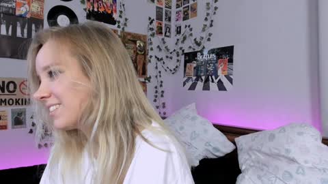 Snapshot of darleneferran chatting on December 2024 06:14:01 AM lina online show from December 2024 06:14:01 AM