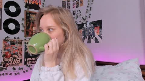 Snapshot of darleneferran chatting on December 2024 08:39:01 PM lina online show from December 2024 08:39:01 PM