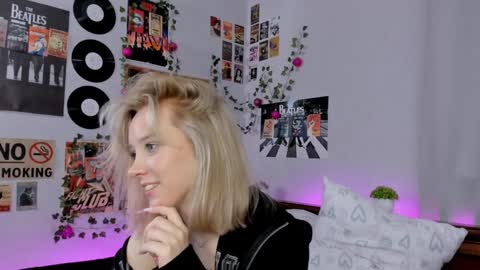 Snapshot of darleneferran chatting on January 2025 02:49:02 AM lina online show from January 2025 02:49:02 AM