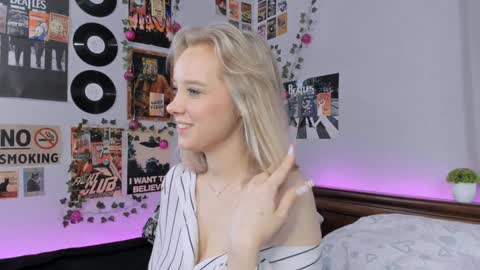 Snapshot of darleneferran chatting on January 2025 12:02:01 AM lina online show from January 2025 12:02:01 AM