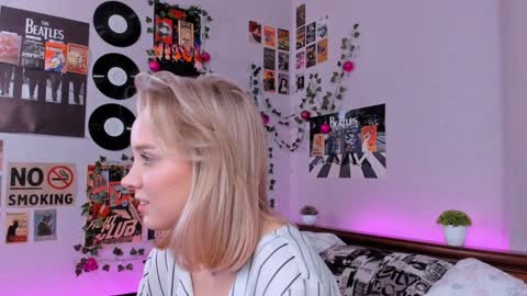 Snapshot of darleneferran chatting on January 2025 11:43:01 PM lina online show from January 2025 11:43:01 PM