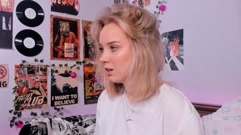 Snapshot of darleneferran chatting on February 2025 11:45:01 PM lina online show from February 2025 11:45:01 PM