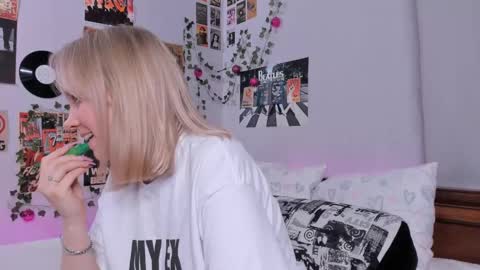 Snapshot of darleneferran chatting on February 2025 11:43:01 PM lina online show from February 2025 11:43:01 PM