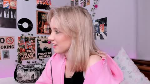 Snapshot of darleneferran chatting on February 2025 12:47:02 AM lina online show from February 2025 12:47:02 AM