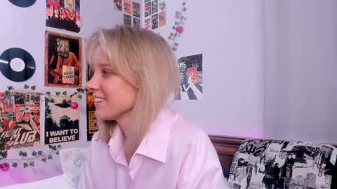 Snapshot of darleneferran chatting on February 2025 08:30:02 PM lina online show from February 2025 08:30:02 PM