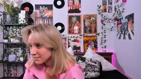 Snapshot of darleneferran chatting on March 2025 09:01:01 PM lina online show from March 2025 09:01:01 PM