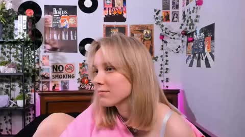 Snapshot of darleneferran chatting on March 2025 12:04:01 AM lina online show from March 2025 12:04:01 AM