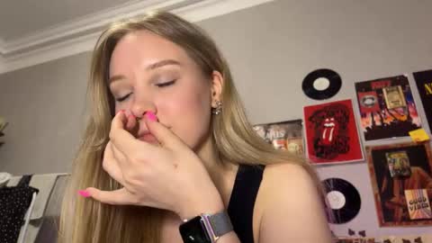 Snapshot of darleneferran chatting on September 2025 10:21:02 PM lina online show from September 2025 10:21:02 PM