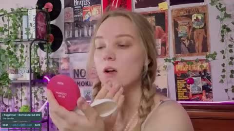 Snapshot of darleneferran chatting on September 2025 09:19:01 PM lina online show from September 2025 09:19:01 PM