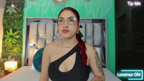 Snapshot of darlyhooper1_ chatting on October 2025 12:15:02 PM Darlyhooper online show from October 2025 12:15:02 PM